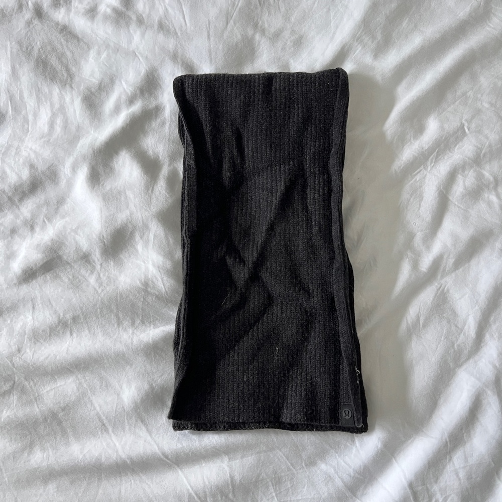 Lululemon Meri-no Wool blend knit scarf